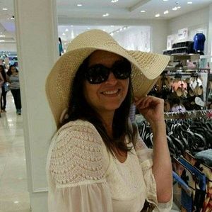 Meet your Posher, Debbie